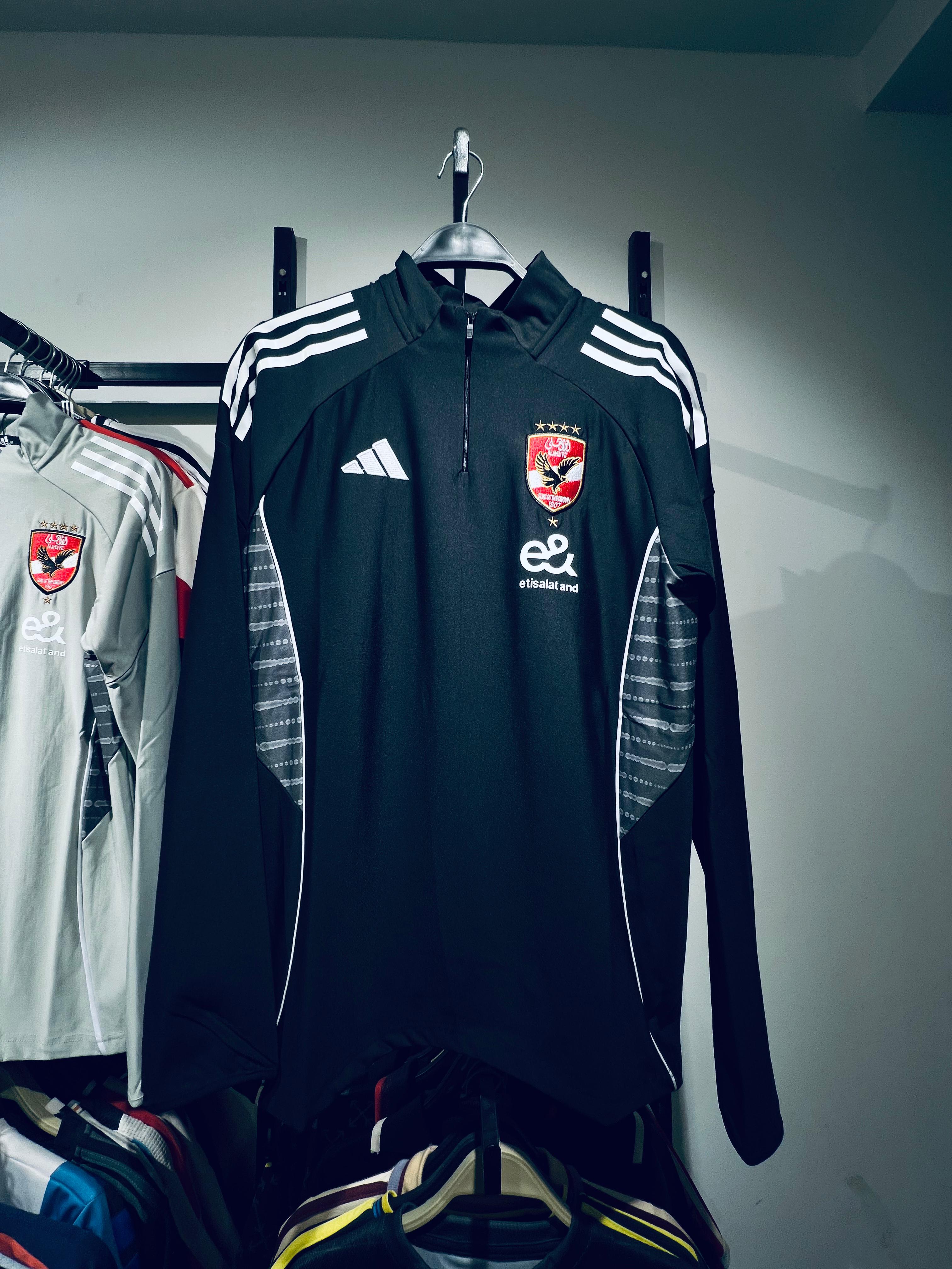 تراك اهلي اسود