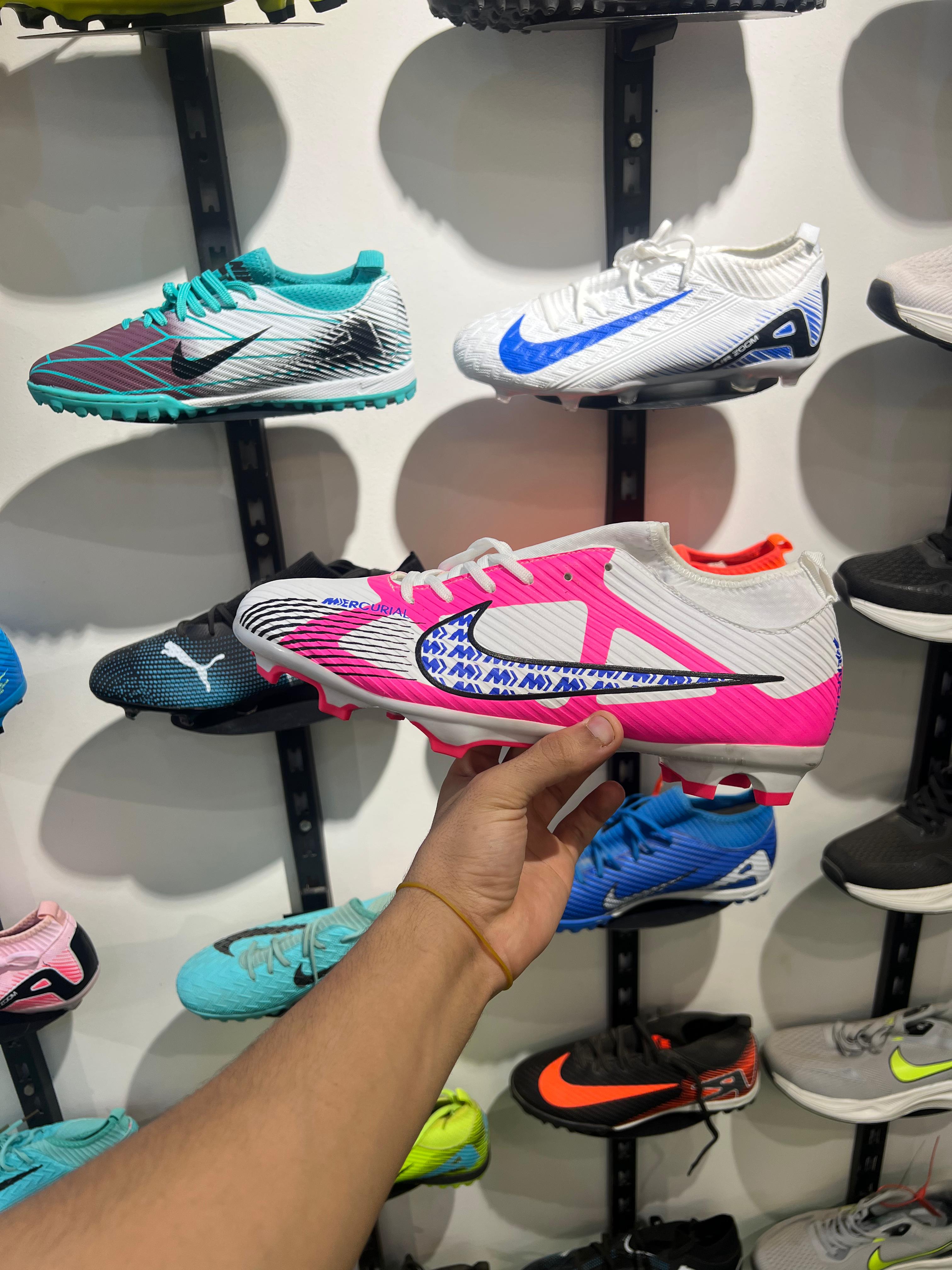 استارز اير زوم بمبي في ابيض