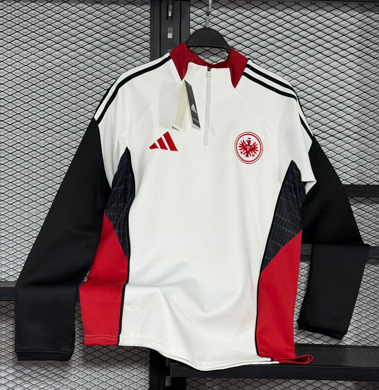 تراك فرانكفورت الابيض