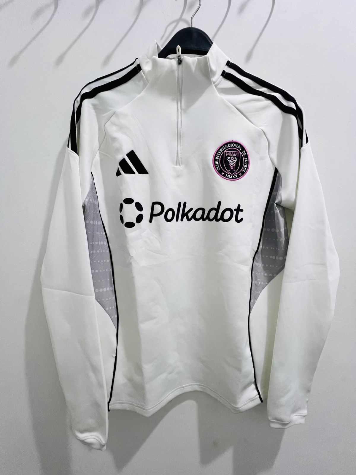 تراك انتر ميامي ابيض