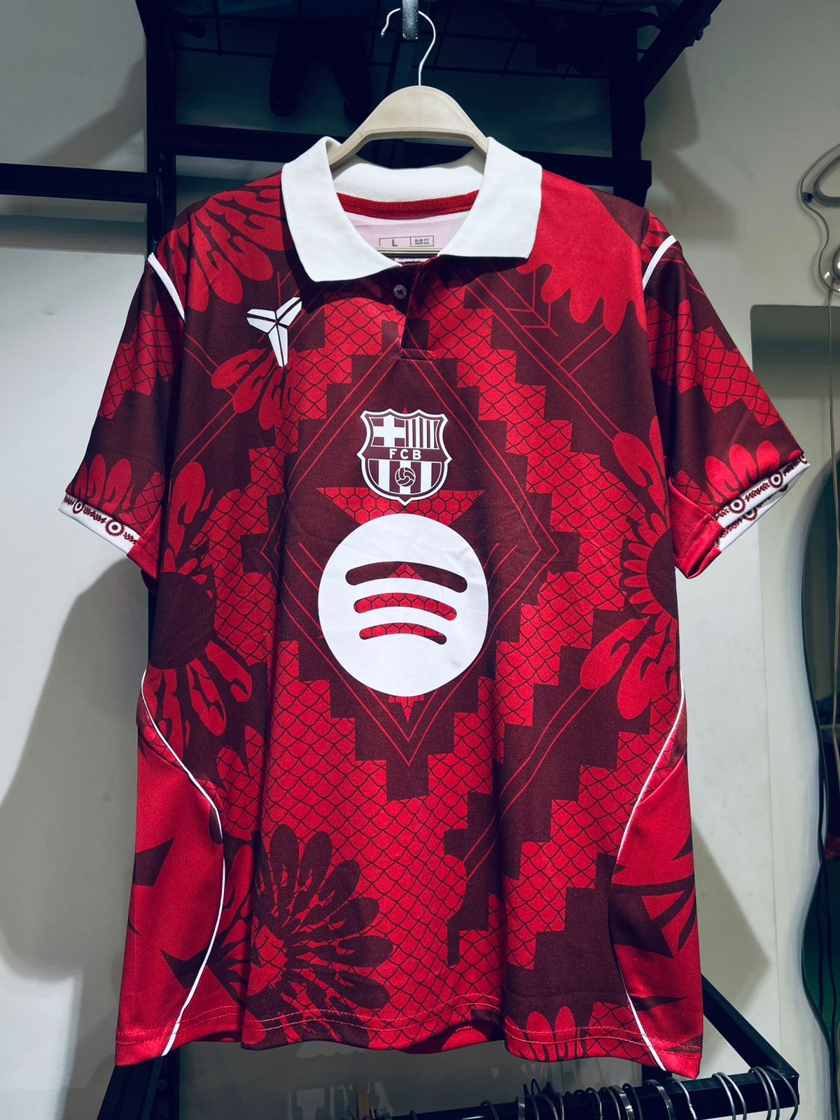 تيشيرت برشلونه الاحمر تخيلي