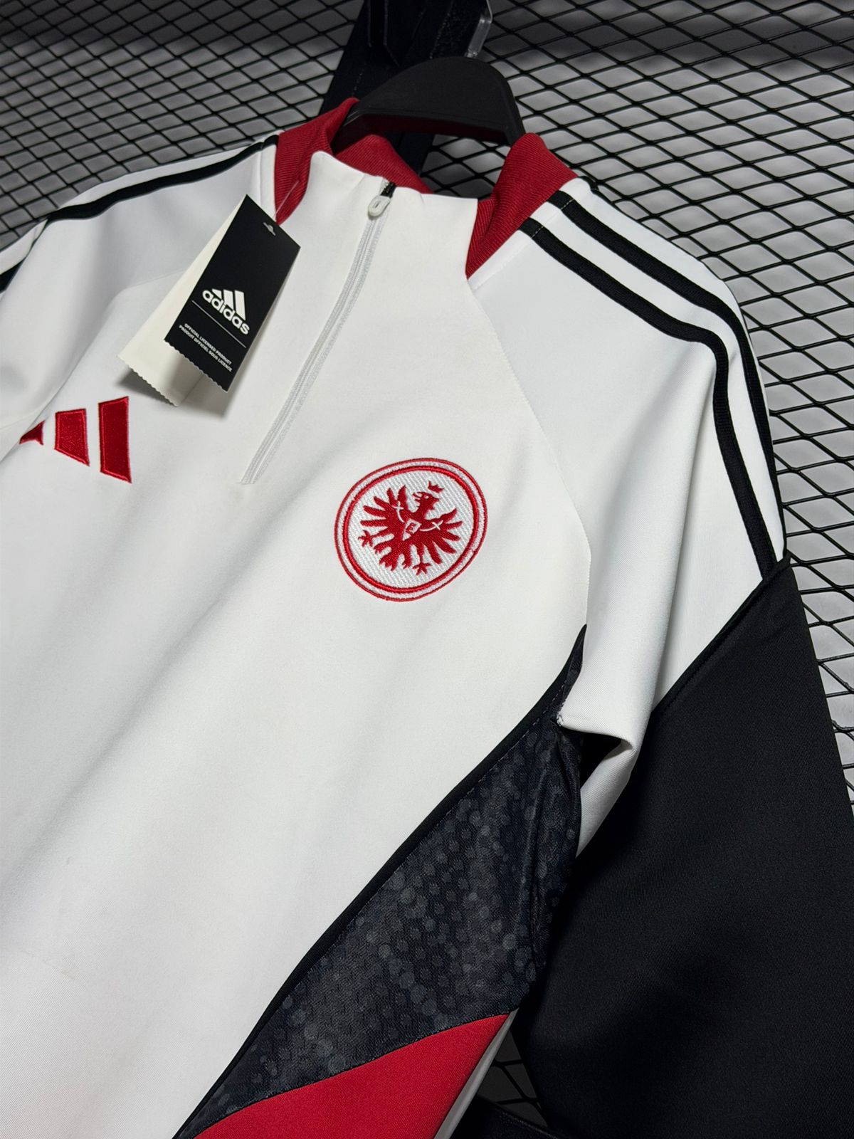 تراك فرانكفورت الابيض thumbnail